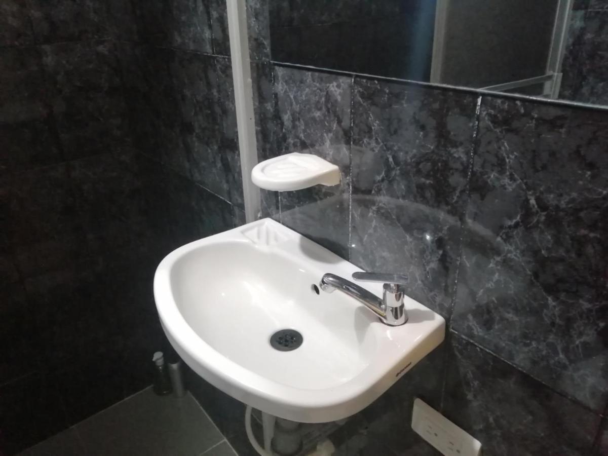 Habitacion Privada Cerca Al Aeropuerto Y Terminal Bogotá Eksteriør billede