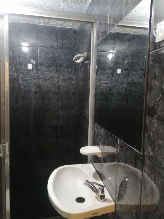 Habitacion Privada Cerca Al Aeropuerto Y Terminal Bogotá Eksteriør billede